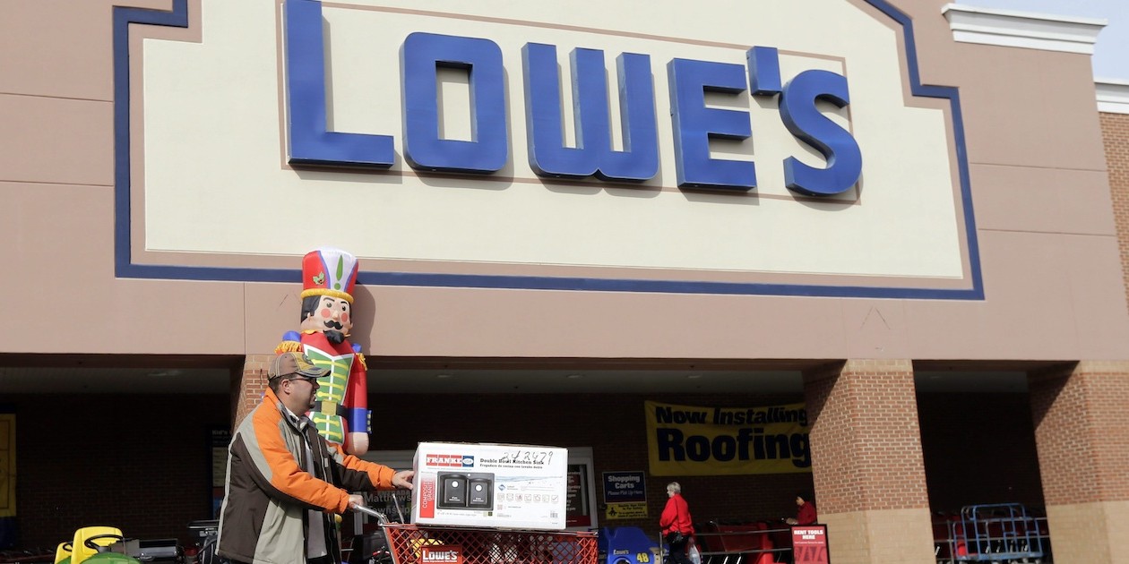 Earns Lowes