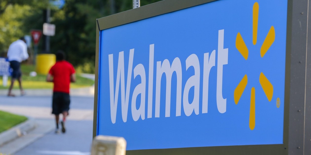 epa05168459 (FILE) A file photo dated 27 August 2015 showing the entrance to a Walmart store in Decatur, Georgia, USA. Retail giant Walmart disappointed investors with unimpressive figures and a reduced sales forecast in its quarterly report released 18 February 2016 in the United States. Profit was 4.6 billion dollars in the fourth quarter, representing a fall of 7.9 per cent compared to the same period the previous year. Total revenue fell by 1.4 per cent to 129.7 billion dollars, the world's largest retailer said. International sales came under pressure from the strong dollar, Walmart said, adding that it expected sales to stagnate in 2016.  EPA/ERIK S. LESSER